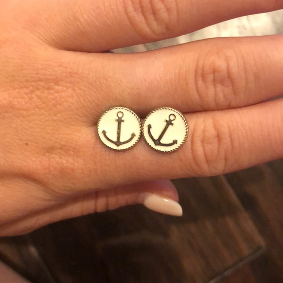 studs - Picture 2 of 2